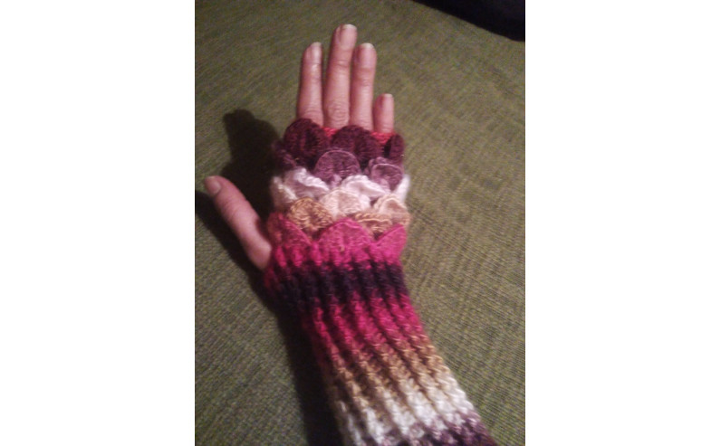 Dragon scale gloves